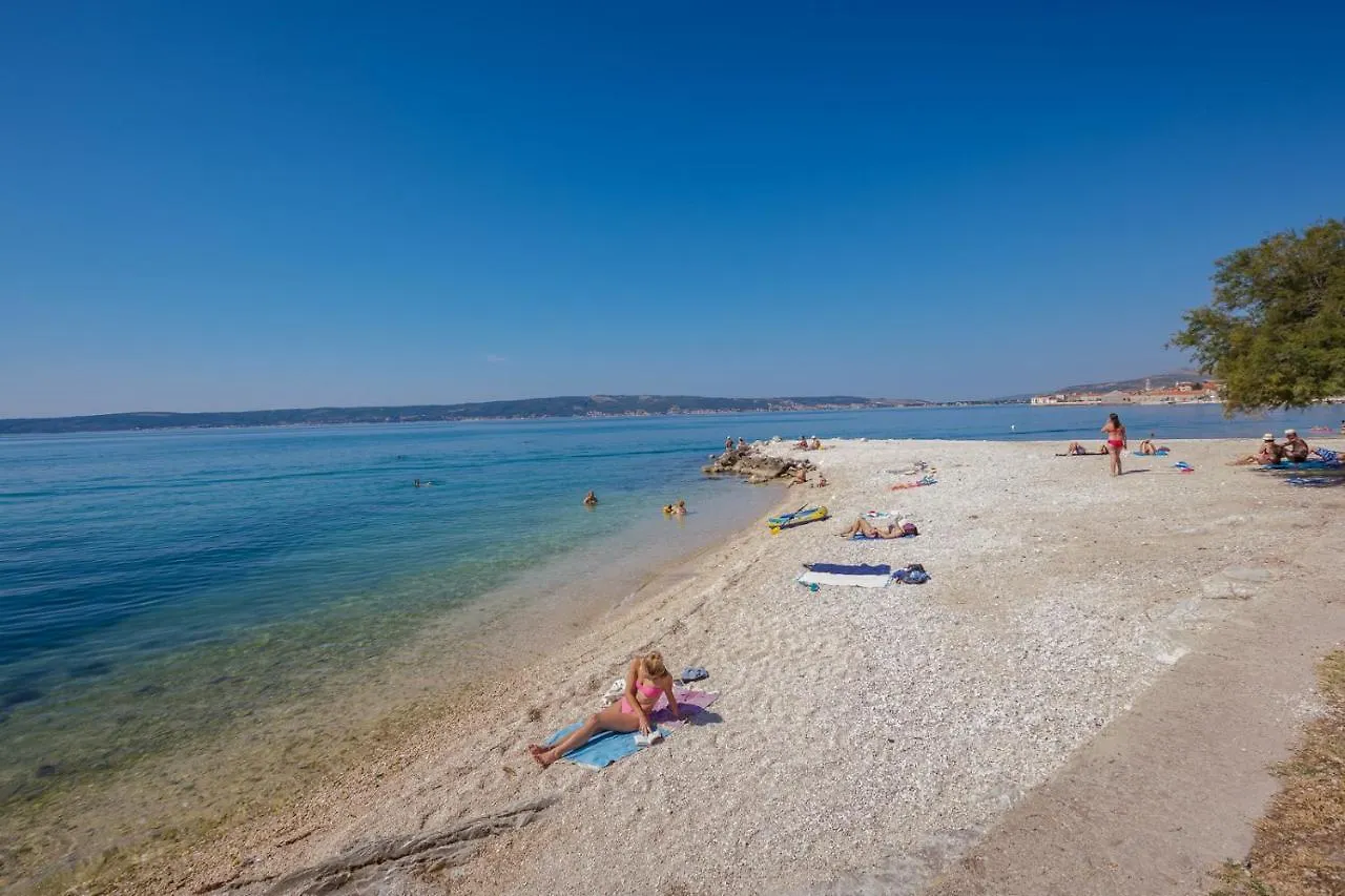 Apartman Ll S Pogledom I Izmedu Splita I Trogira Su Kastela Dalmacija Hrvatska Apartment