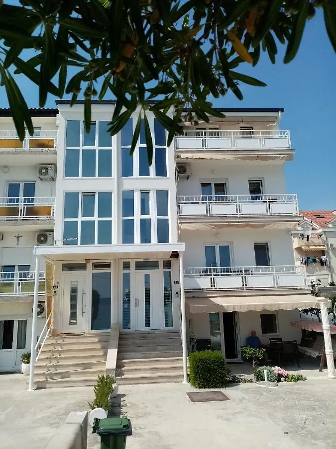 Apartment Apartman Ll S Pogledom I Izmedu Splita I Trogira Su Kastela Dalmacija Hrvatska