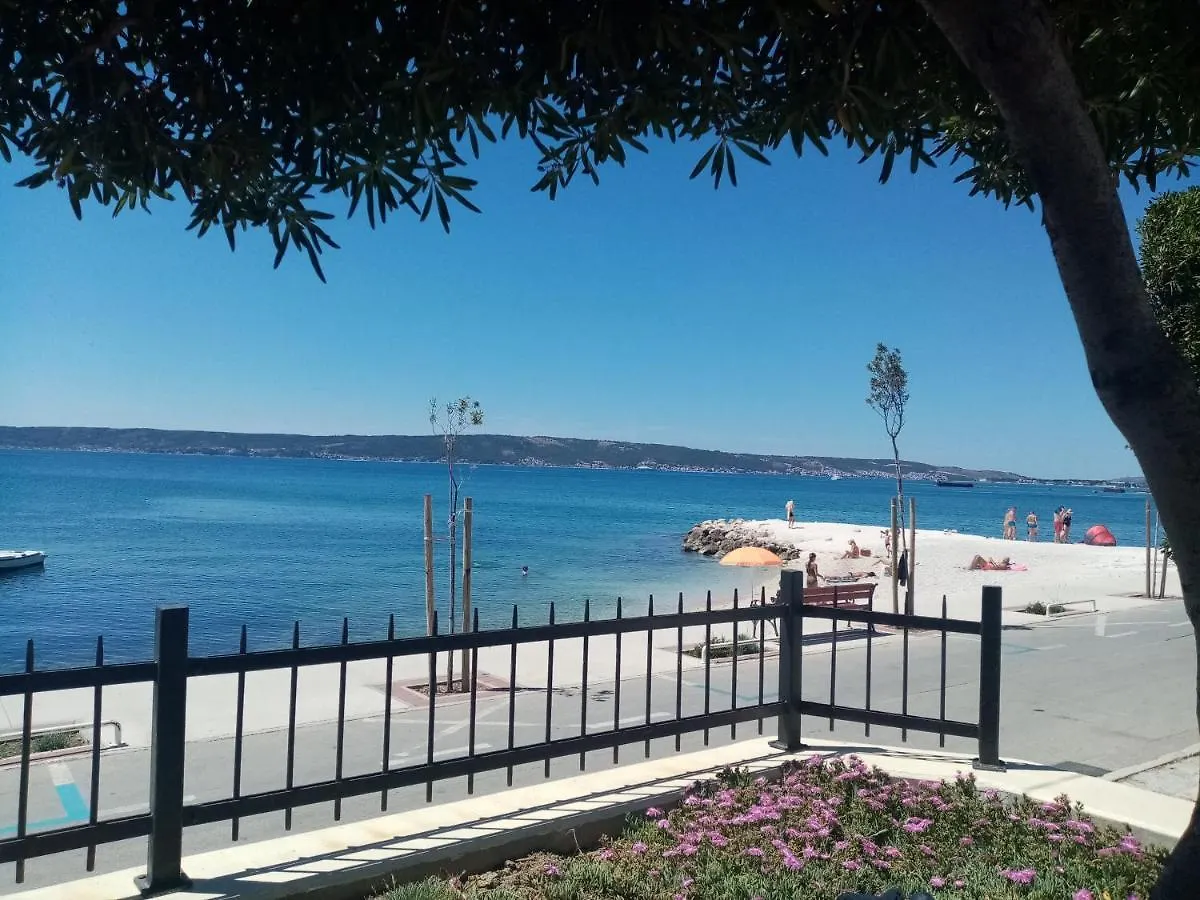 Apartment Apartman Ll S Pogledom I Izmedu Splita I Trogira Su Kastela Dalmacija Hrvatska