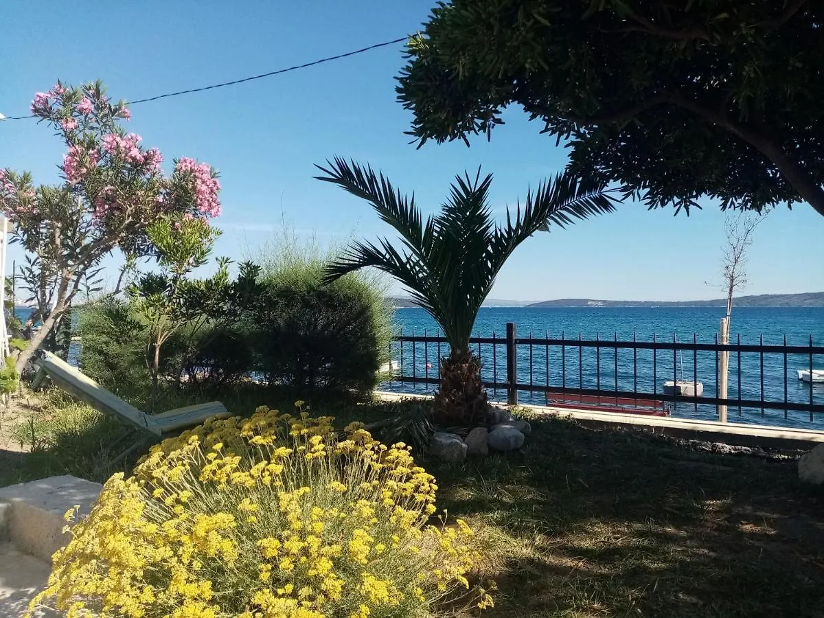 Apartman Ll S Pogledom I Izmedu Splita I Trogira Su Kastela Dalmacija Hrvatska Croatia