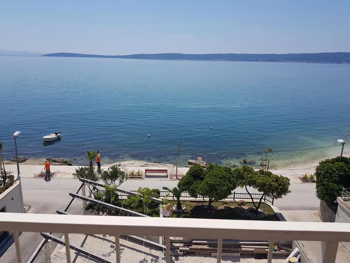 Apartment Apartman Ll S Pogledom I Izmedu Splita I Trogira Su Kastela Dalmacija Hrvatska Croatia